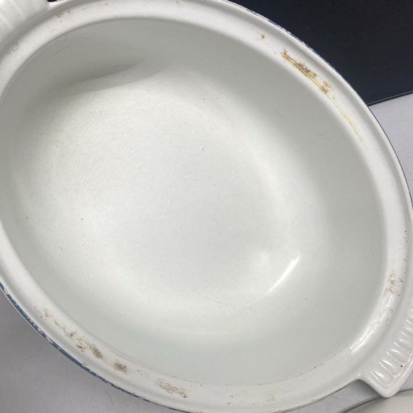 Dru Holland Enamel Cast Iron Blue Tulip Covered Casserole Dish 4176-24 - Picture 10 of 17